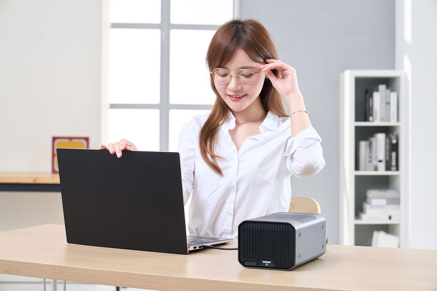 透過 G-RAID PROJECT 2 可以輕鬆為各類型的電腦、筆電甚至平板電腦快速擴充超大的的儲存容量。