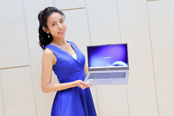 捷元資訊月 新機亮相好康優惠 超人氣網紅一日店長粉絲與互動同歡