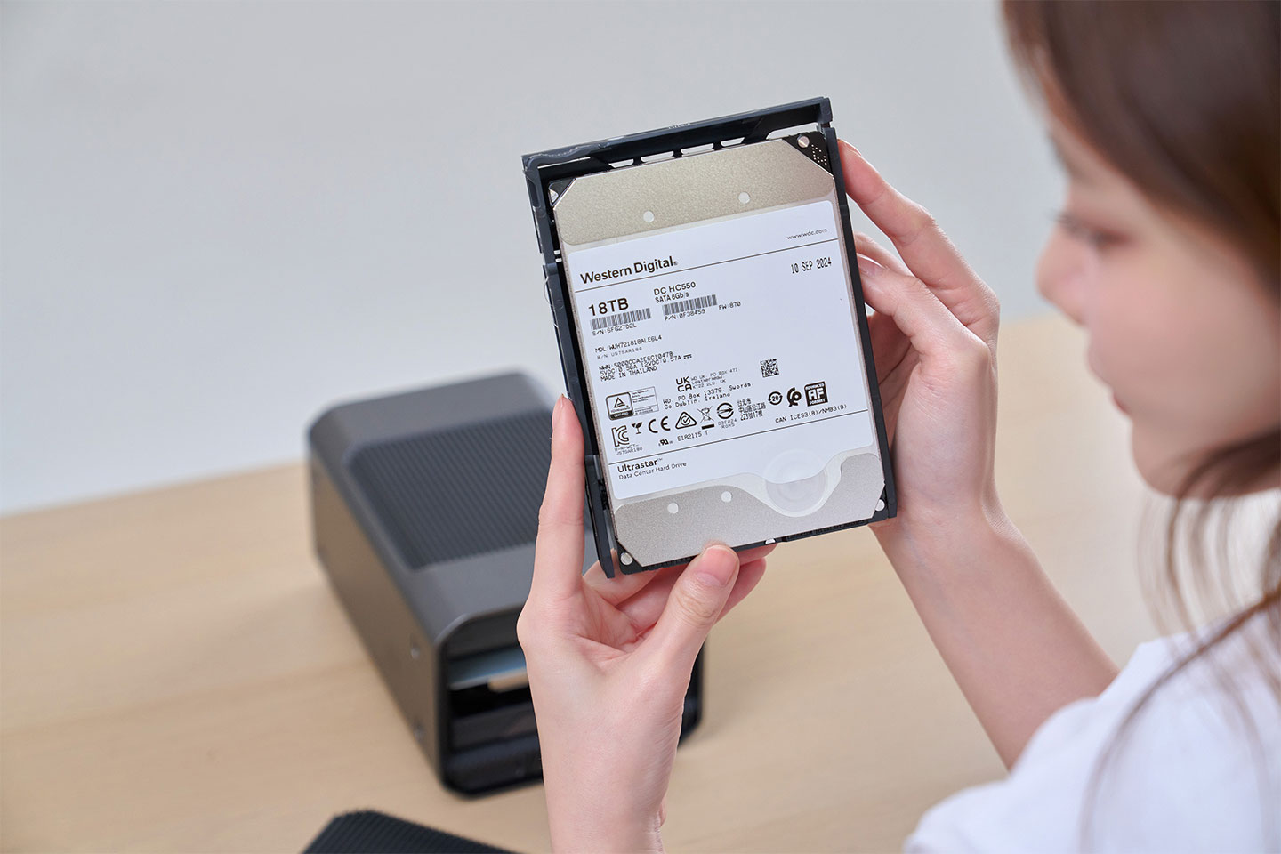 此次開箱的 G-RAID PROJECT 2 是 36TB 容量的版本，因此內部搭配的是兩顆 18TB 的 WD 7200 RPM Ultrastar 企業級硬碟。