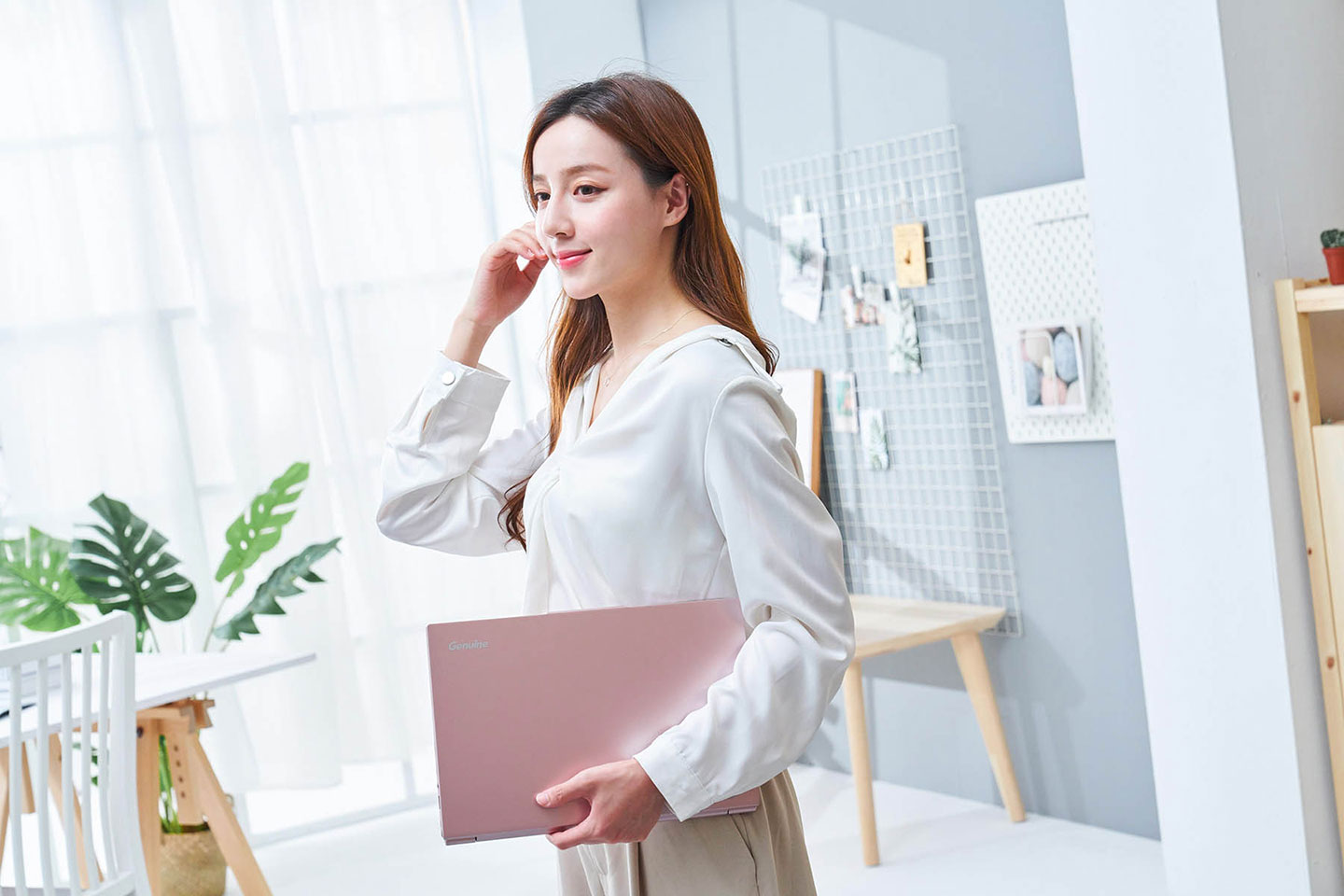 對於經常要攜帶筆電出門使用的商務人士來說,14X pro 毫無疑問是你非常輕鬆就能身攜帶的選擇。