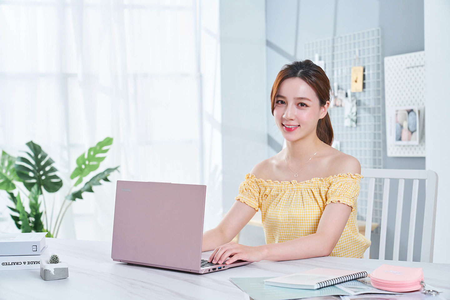 兼具輕薄、高質感與優異效能的 Genuine 捷元14X pro 稱得上是目前市面上最具性價比的選擇!