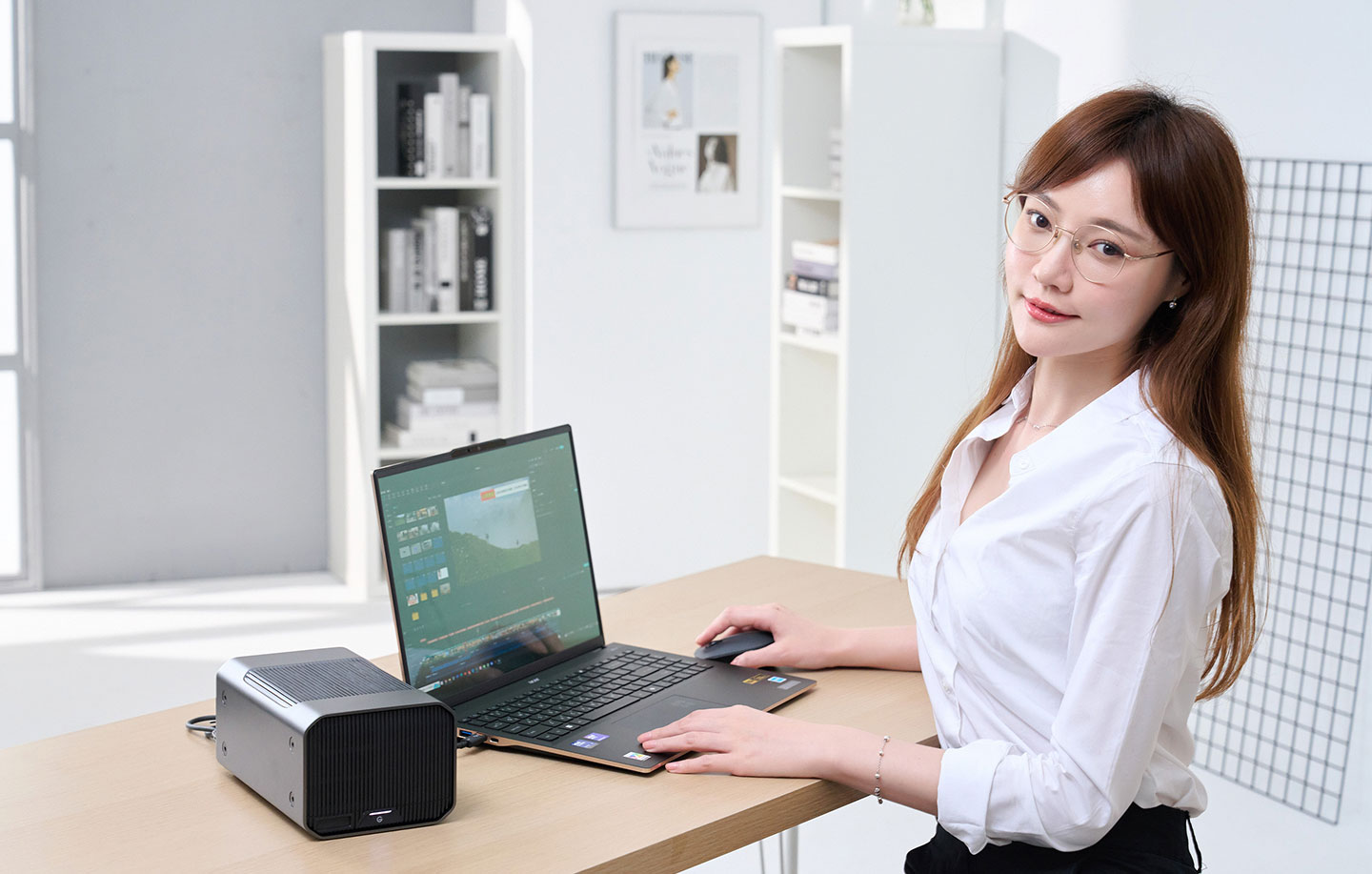 G-RAID PROJECT 2 可以支援高效率的 Thunderbolt 3 與 USB 3.2 Gen2x 1 規格，而且可以做到即插即用，完全不需要額外的初始化設定，讓大容量儲存變得更簡單輕鬆！