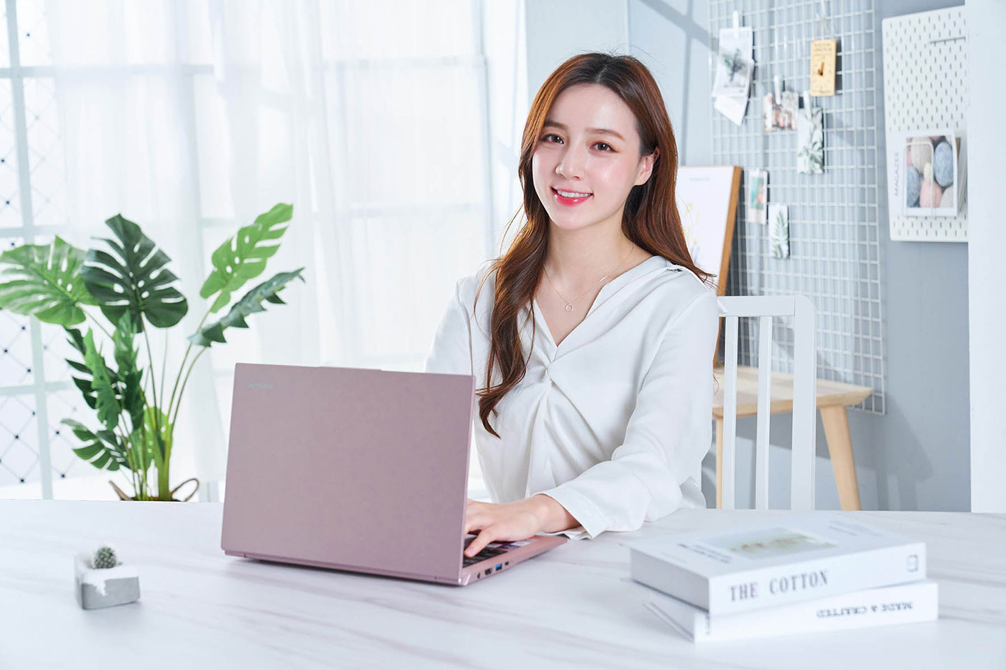 去年第四季發表的 Genuine 捷元14X pro 在上市之後就獲得不錯的銷售成績,近期更推出了全新的「霧粉玫瑰」新色,對於重視個人風格的女性用戶來說,這個色款真的再適合也不過了!